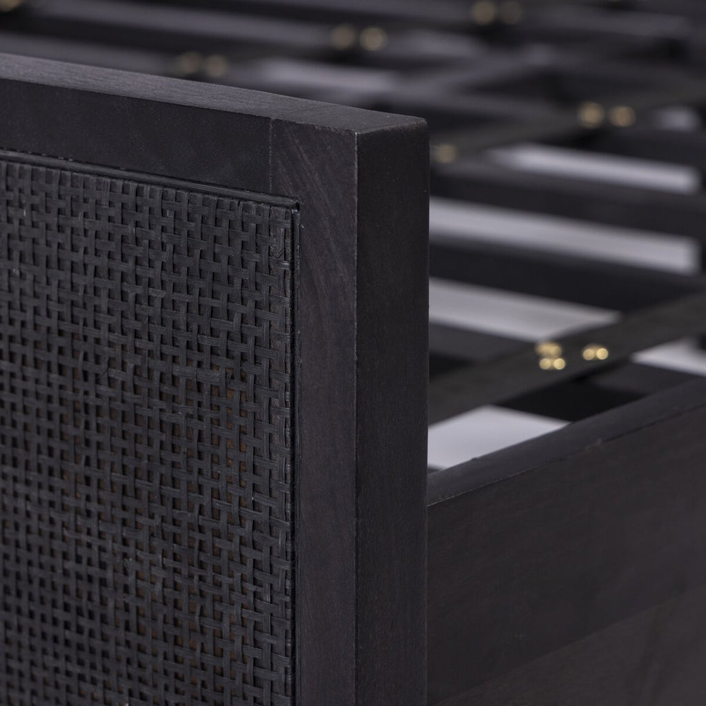 Sydney - Noir image 8